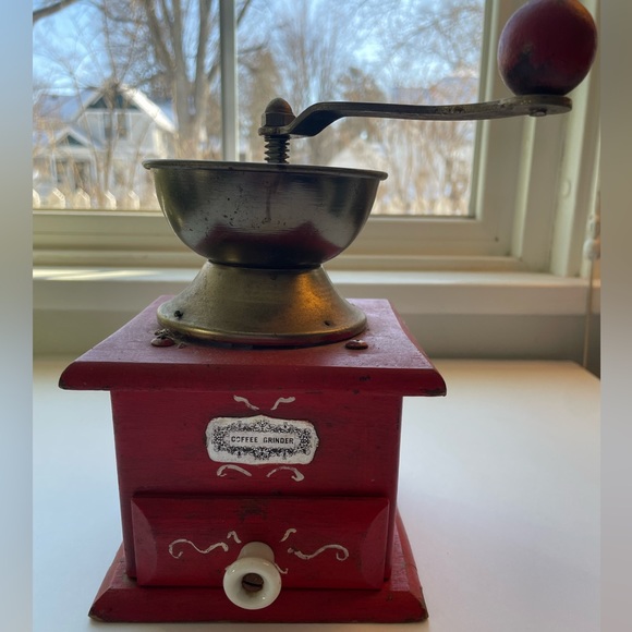Vintage metal/wood coffee grinder. - Picture 2 of 6